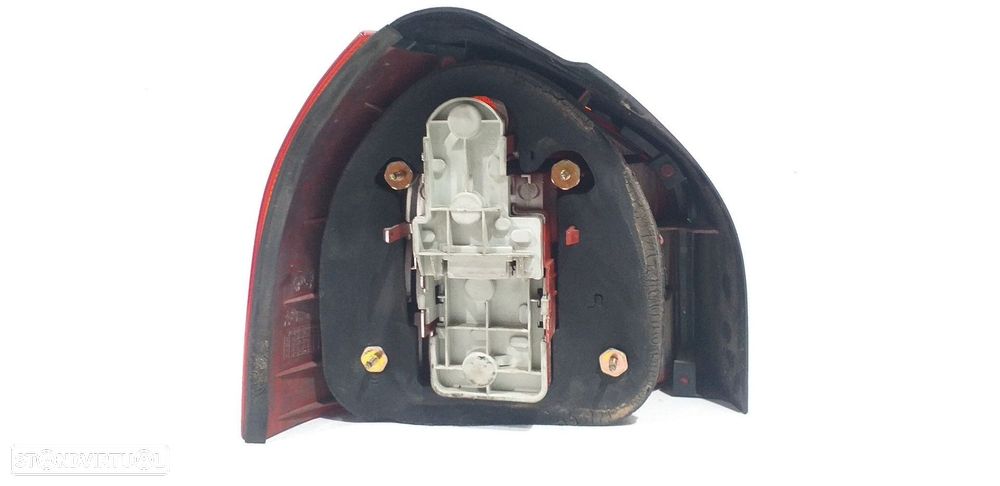 FAROLIM TRASEIRO DIREITO AUDI A3 2001 - 5