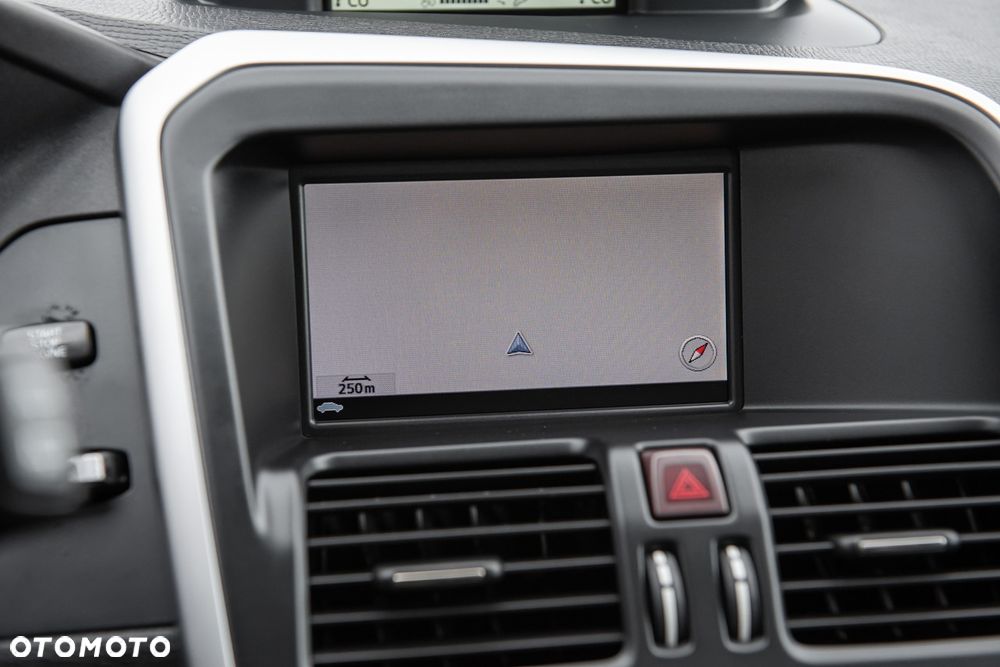 Volvo XC 60 D5 AWD RDesign - 33