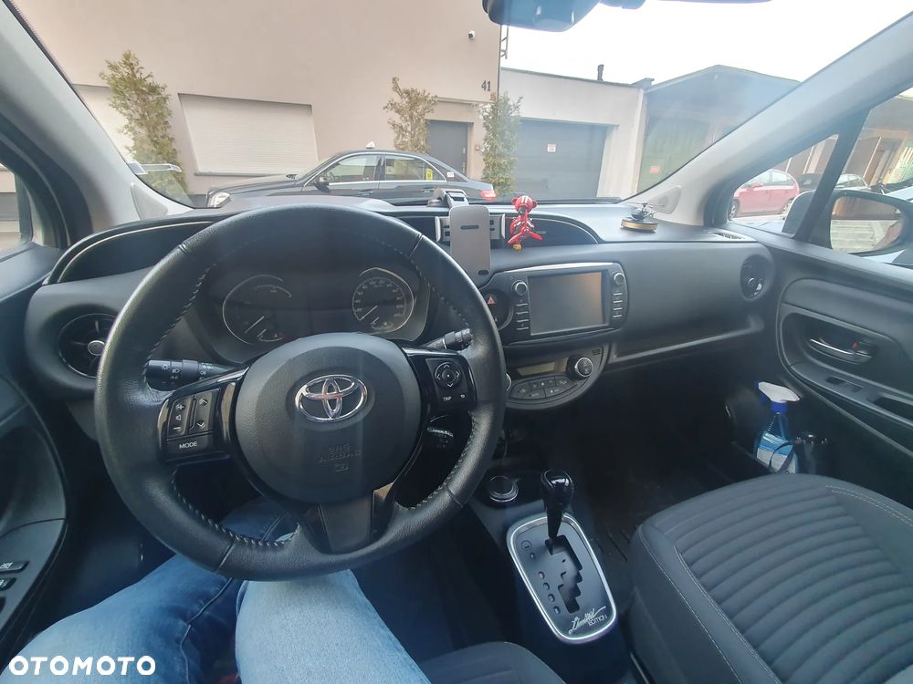 Toyota Yaris Hybrid 100 Premium - 14