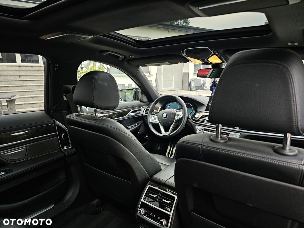 BMW Seria 7 740Li - 27