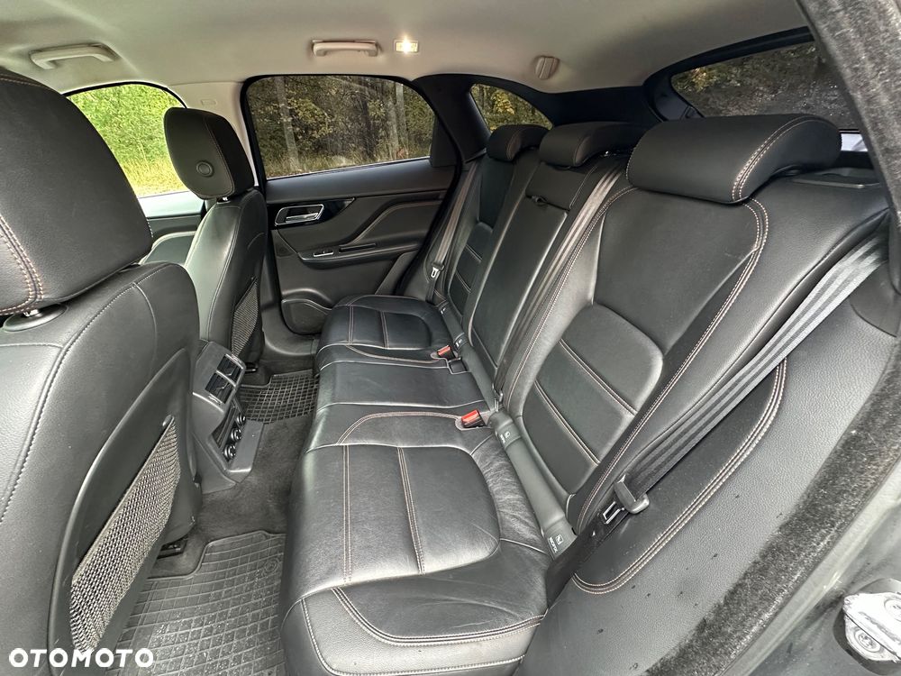 Jaguar F-Pace 2.0 i4D AWD Prestige - 28