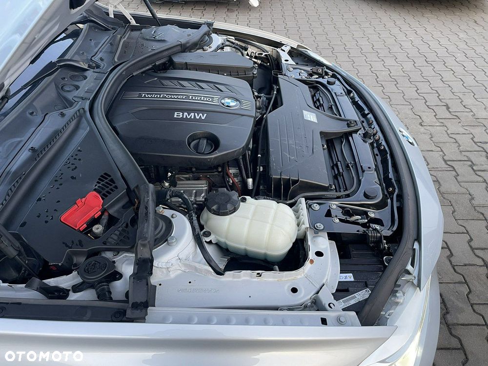 BMW Seria 3 318d xDrive Sport Line - 14