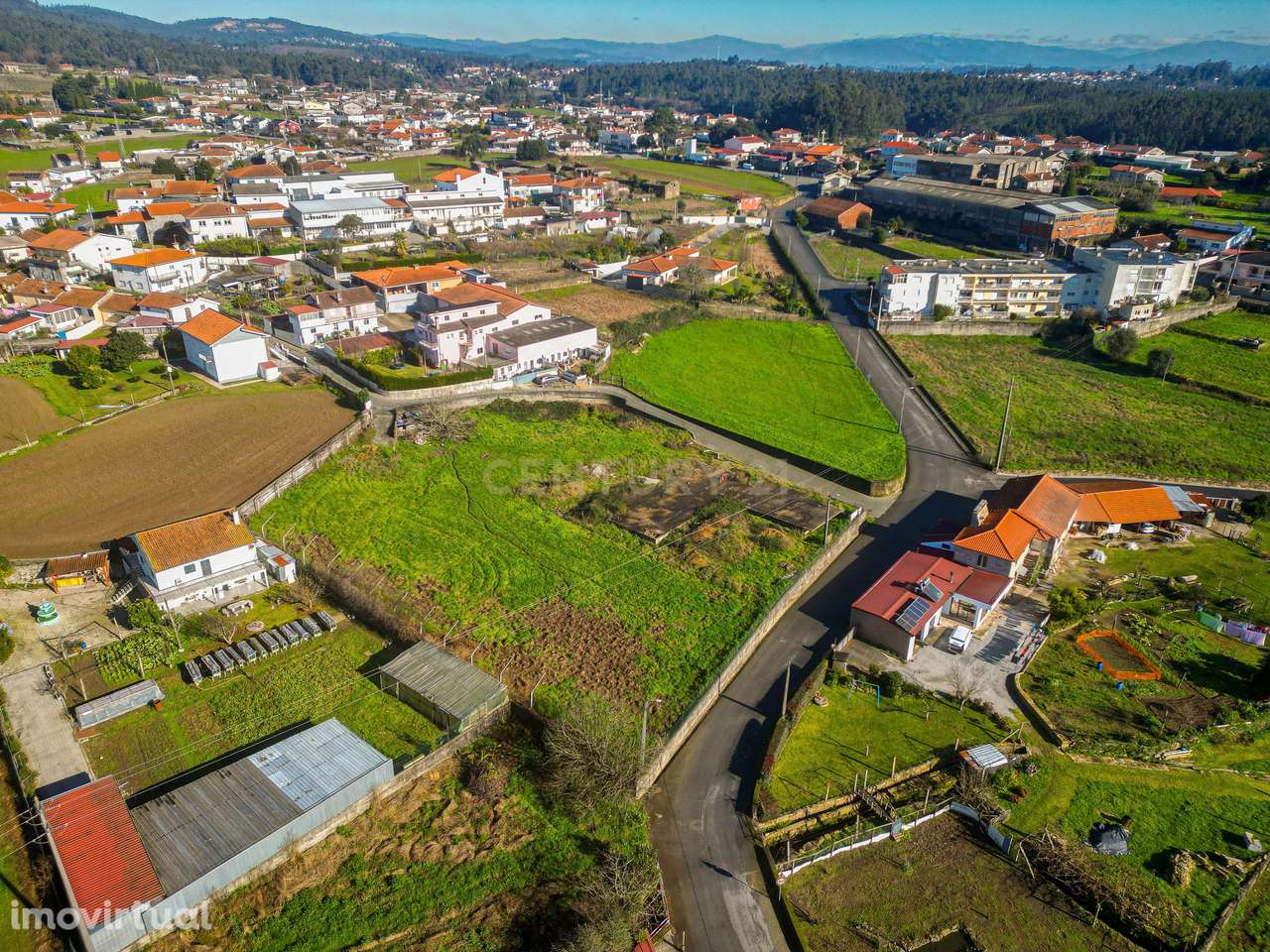 Terreno Urbano com 3.000 m² — Oportunidade de Investimento entre Braga - Grande imagem: 2/10
