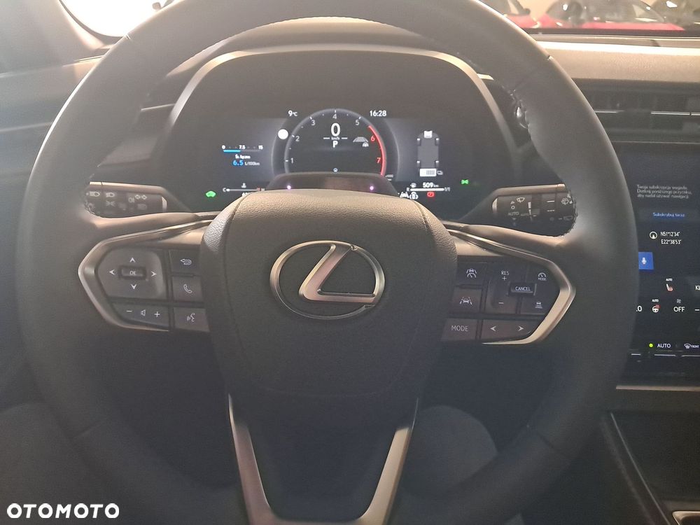 Lexus LBX - 16