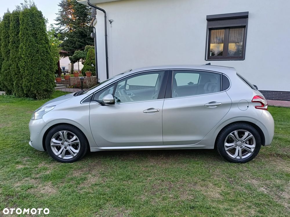 Peugeot 208 120 VTI Automatik Allure - 2