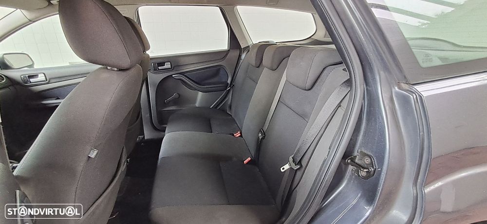 Ford Focus 1.6 TDCi Connection - 11