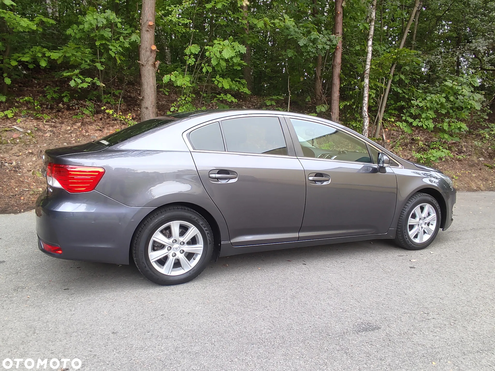 Toyota Avensis 1.8 Premium - 8