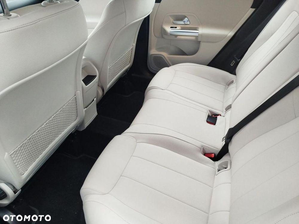 Mercedes-Benz GLA - 20