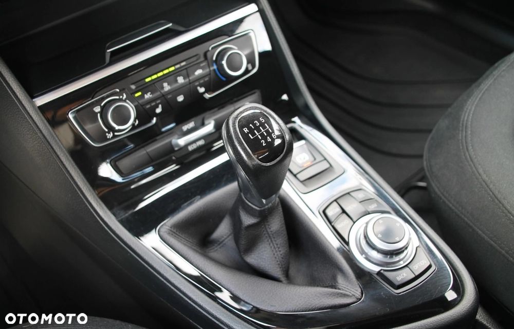 BMW Seria 2 216d - 16