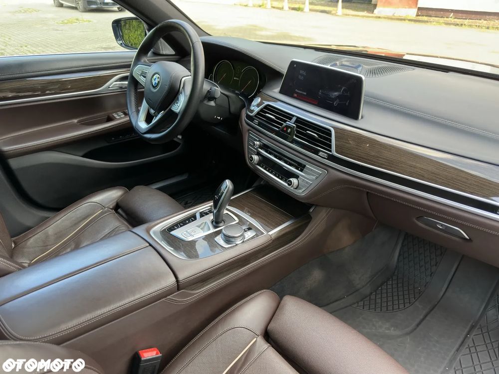 BMW Seria 7 740Le xDrive iPerformance - 25