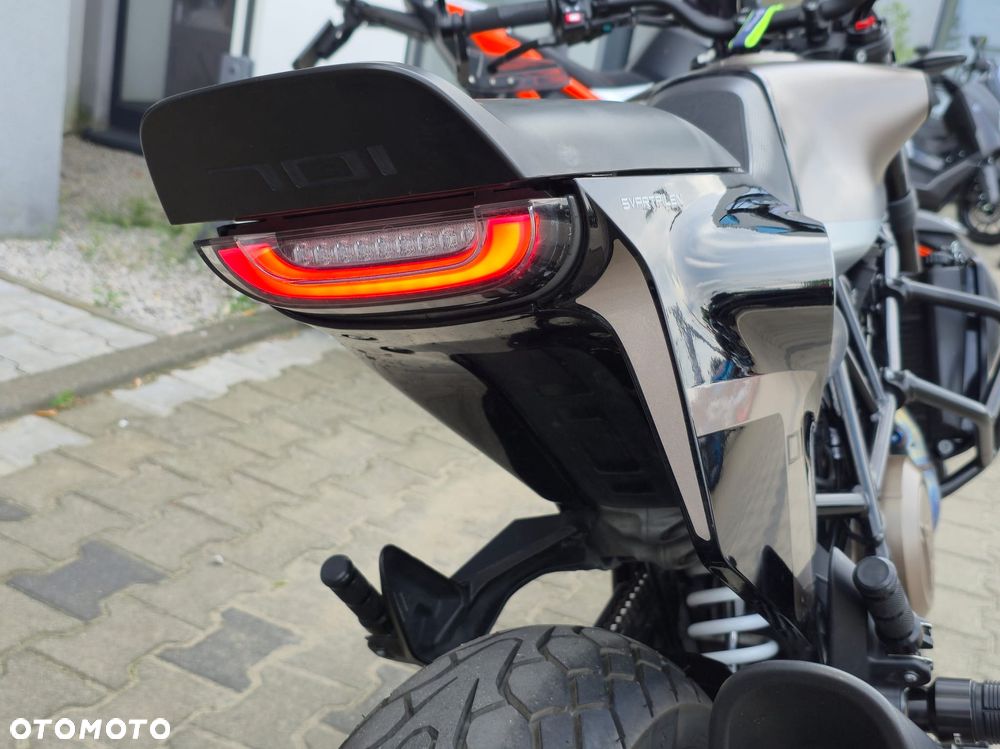 Husqvarna Svartpilen - 22