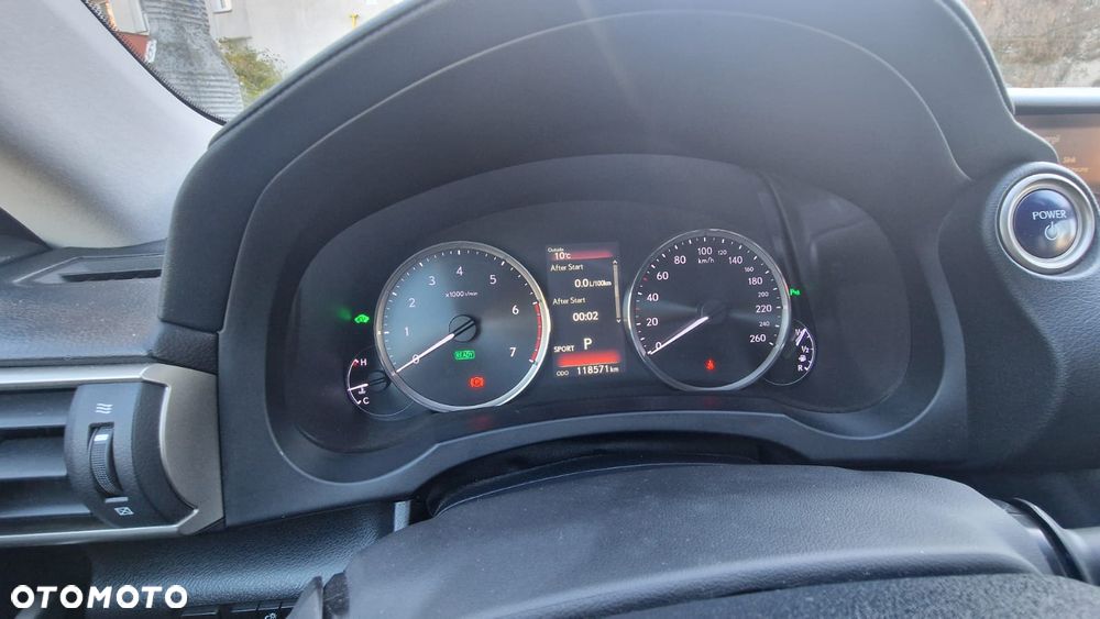 Lexus IS 300h Elegance EU6 - 16