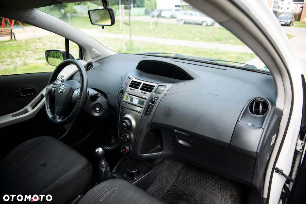 Toyota Yaris 1.0 VVT-i Cool - 26