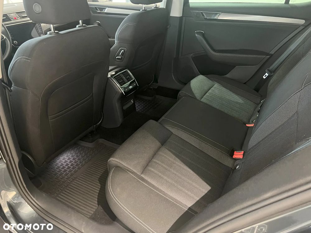 Skoda Superb 2.0 TDI SCR Style DSG - 11