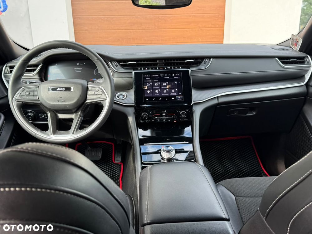 Jeep Grand Cherokee - 23