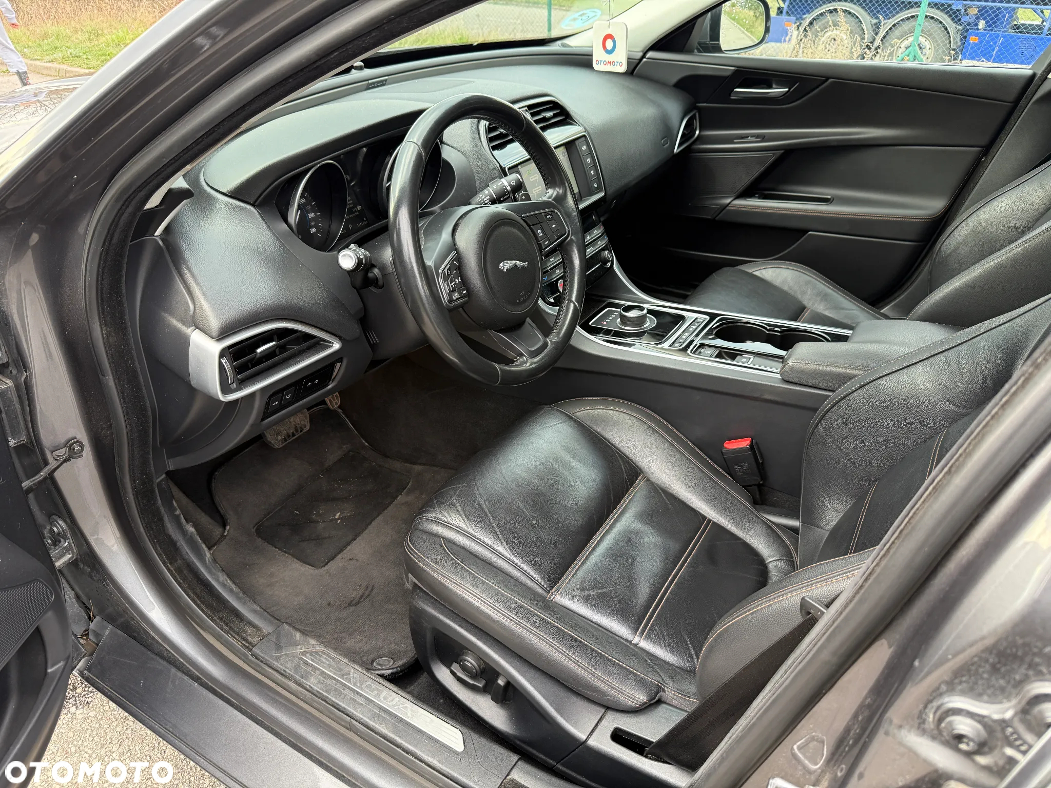 Jaguar XE - 28