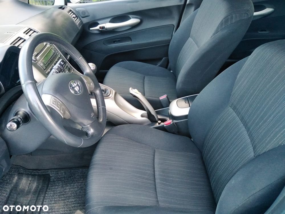 Toyota Auris 1.6 VVT-i Team - 8
