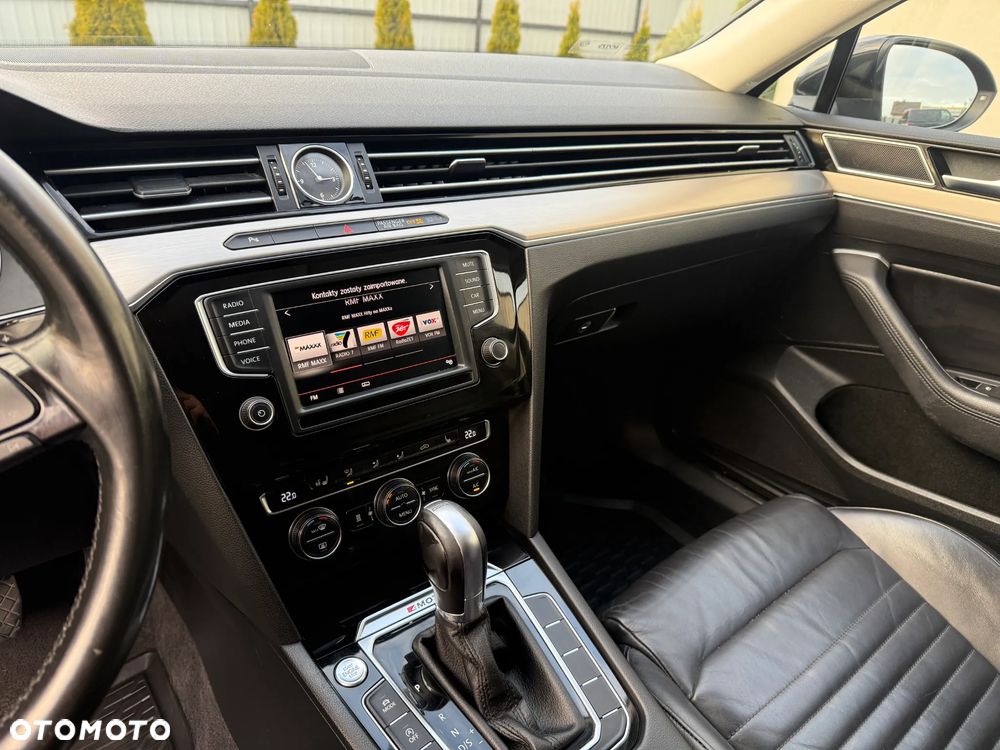 Volkswagen Passat Variant 2.0 TDI SCR DSG 4Motion Business - 16