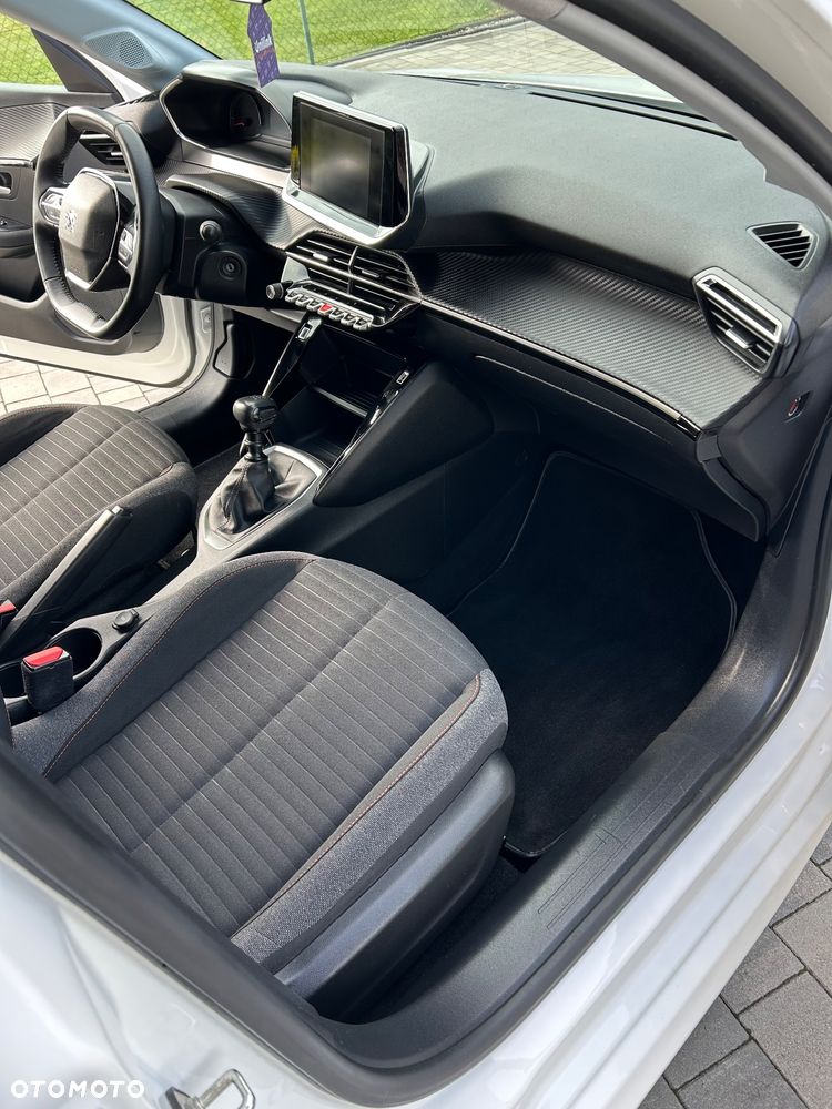 Peugeot 208 - 14