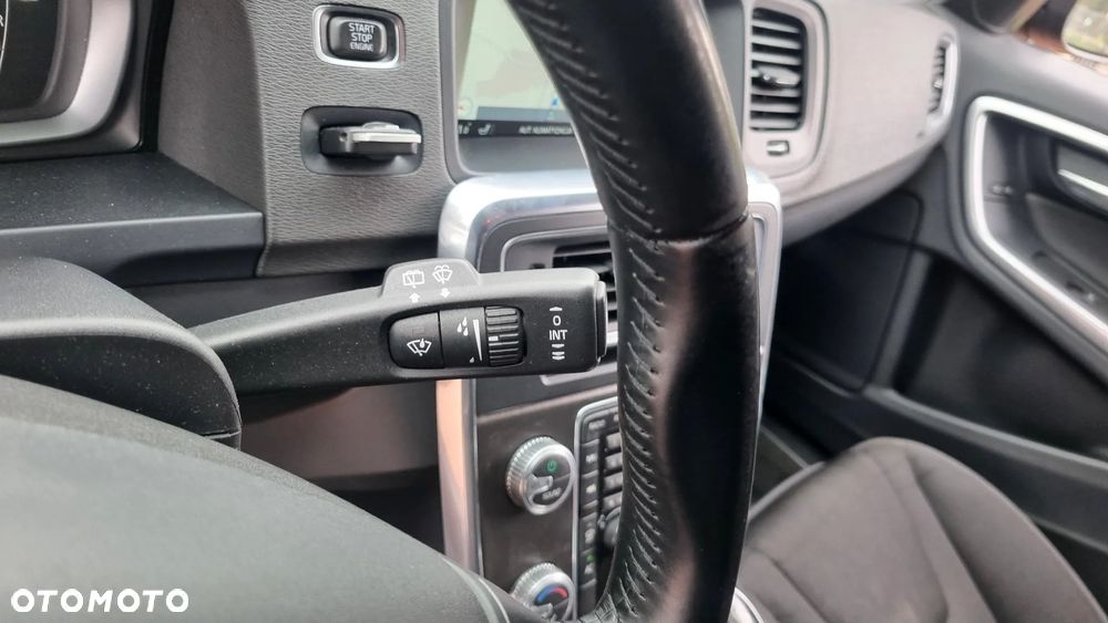 Volvo V60 D4 Geartronic Momentum - 23