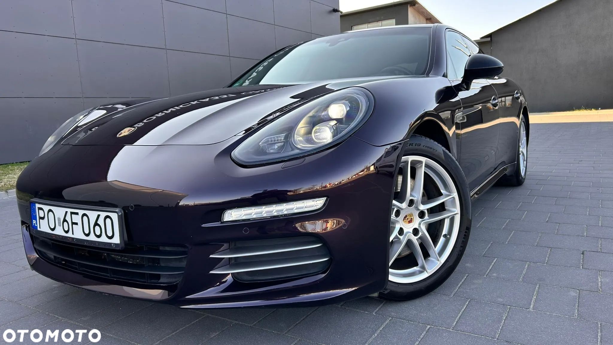 Porsche Panamera Standard - 1