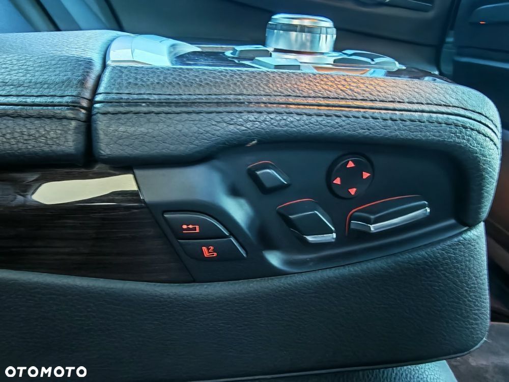 BMW Seria 7 740i L - 16