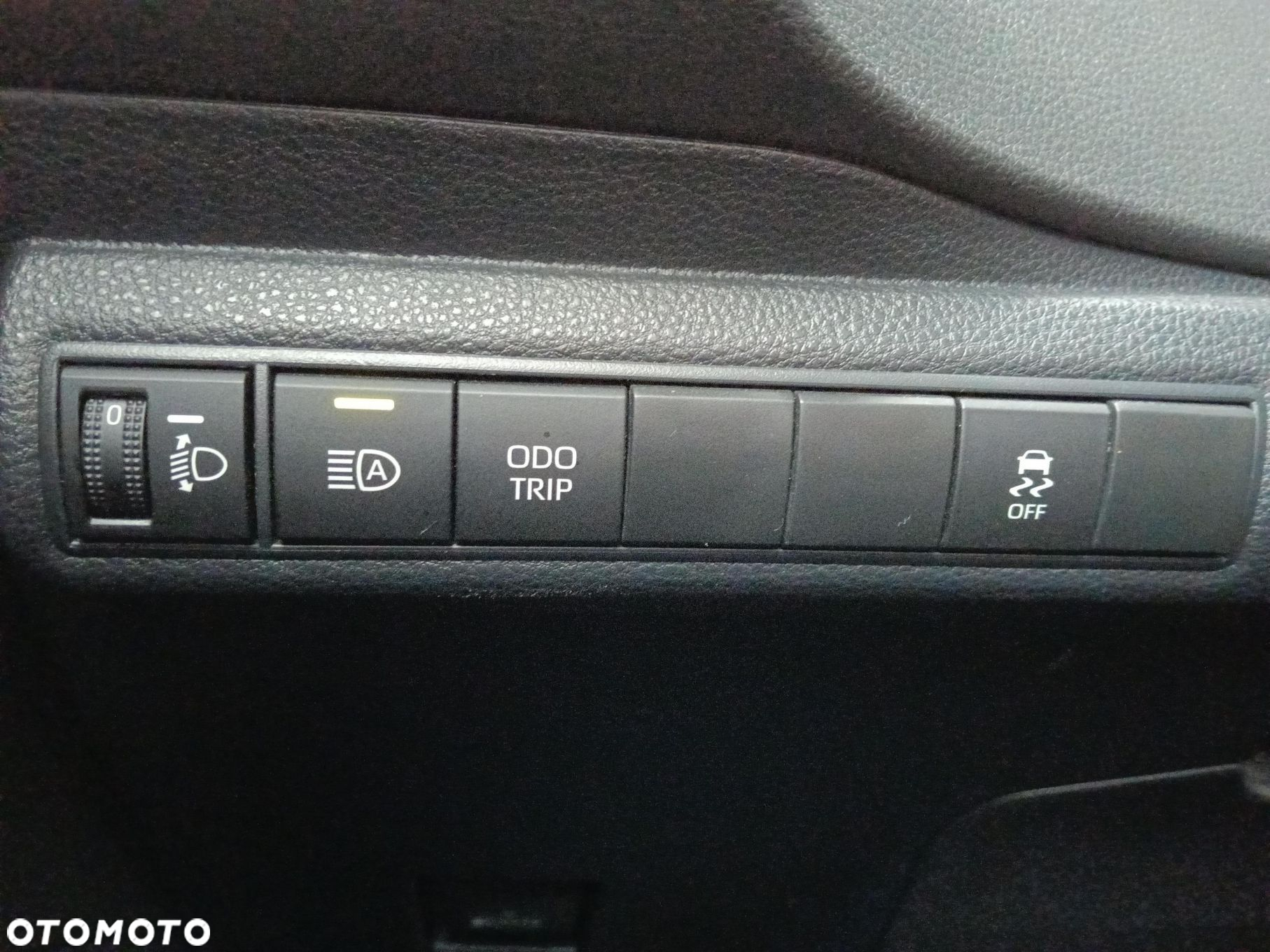 Toyota Corolla 1.8 Hybrid Comfort - 17
