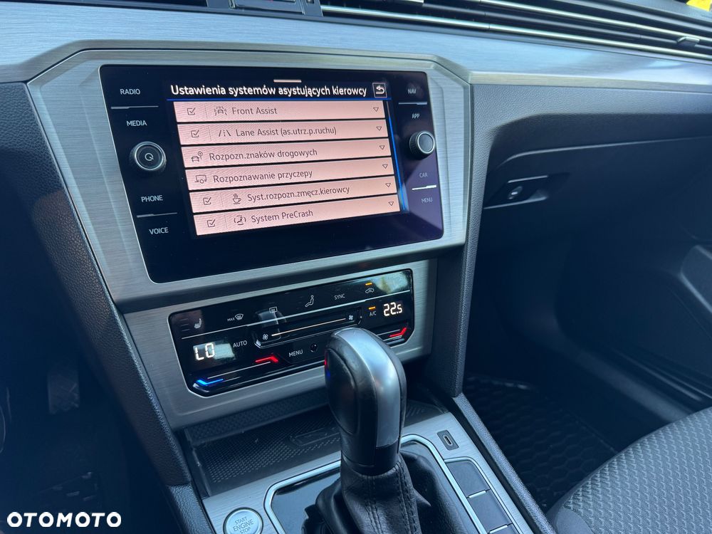 Volkswagen Passat Variant 2.0 TDI SCR DSG Elegance - 29