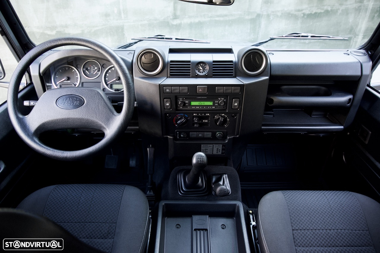 Land Rover Defender 110 SW 2.4 CRD S - 38