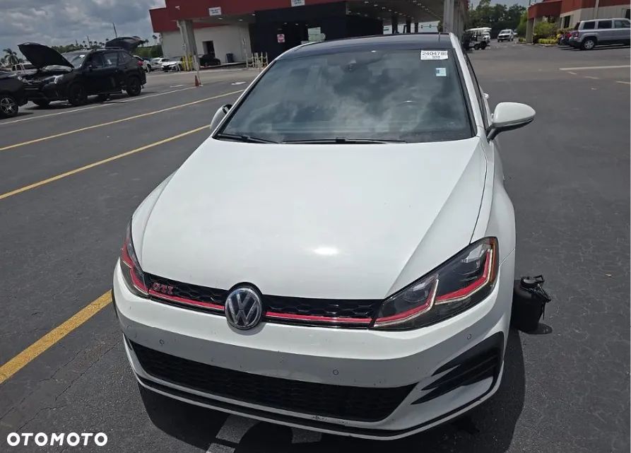 Volkswagen Golf - 2