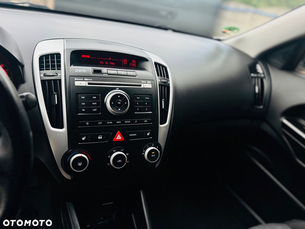 Kia Ceed 1.4 CVVT Dream-Team Edition - 28