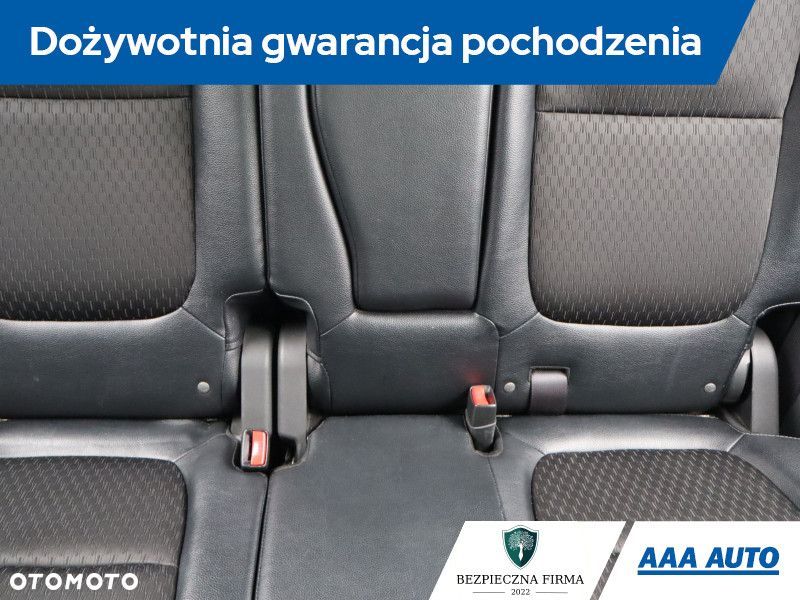 Mitsubishi Outlander - 11