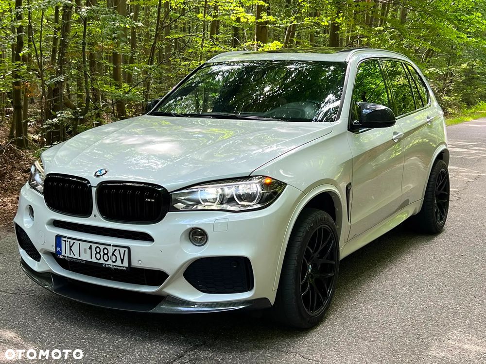 BMW X5 M M50i - 1