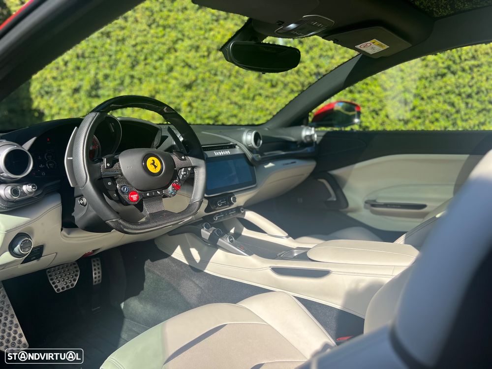 Ferrari GTC4 Lusso - 12