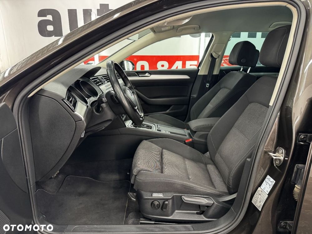 Volkswagen Passat - 21