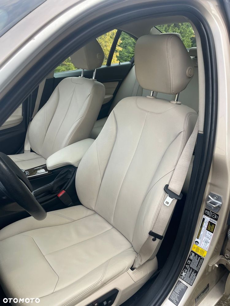 BMW Seria 3 328i xDrive Luxury Line - 13