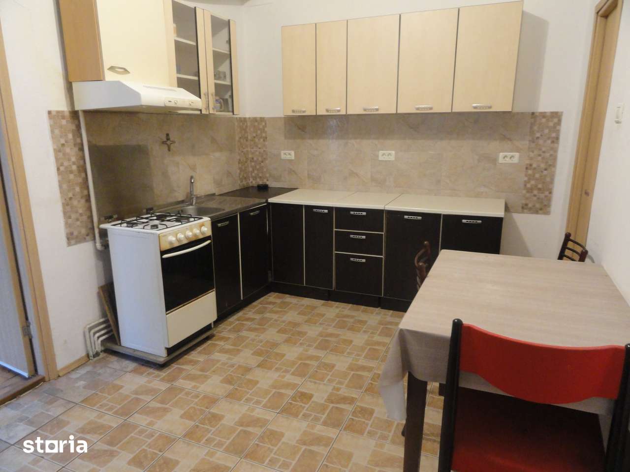 Apartament 2 camere, etaj 2, Bdul Revolutiei, 103 mp, renovat, mobilat — fotografia 3
