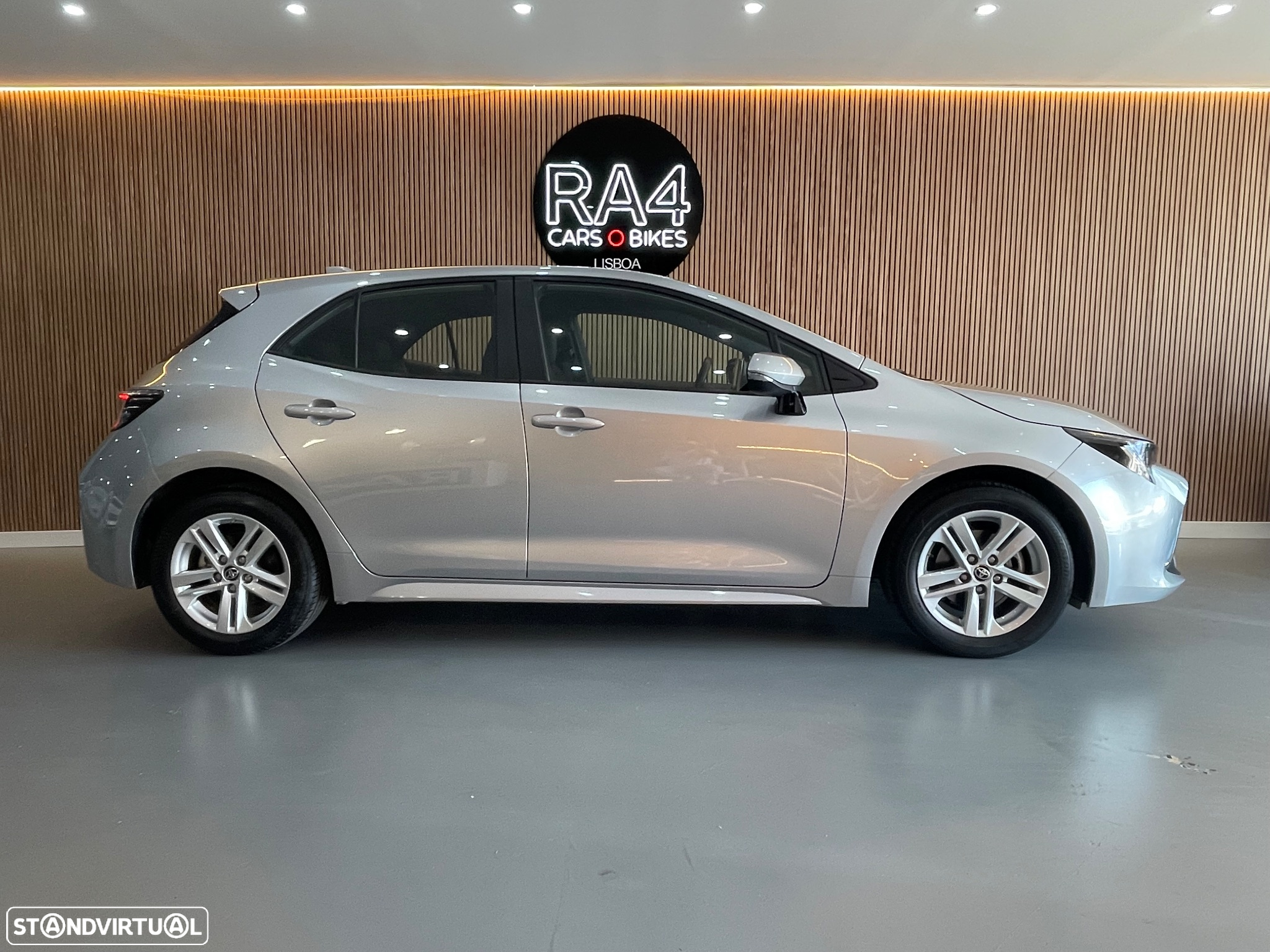 Toyota Corolla 1.8 Hybrid Exclusive - 3