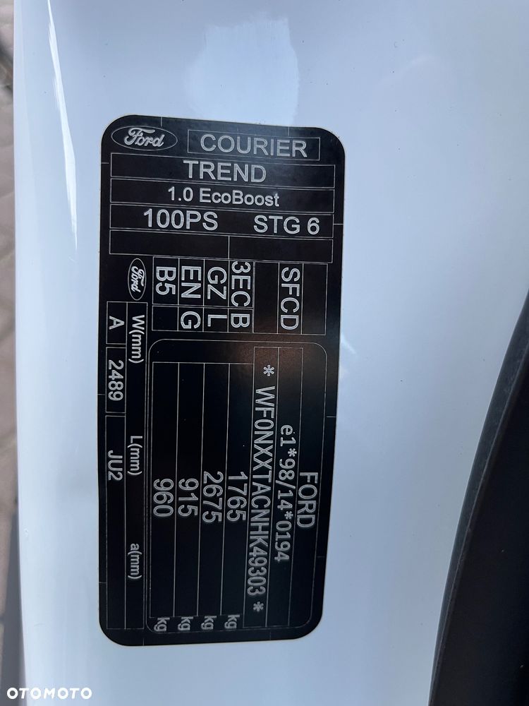 Ford Transit Courier - 27