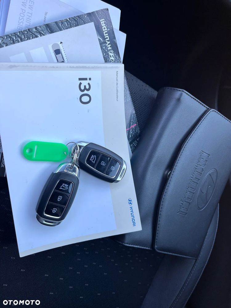 Hyundai i30 1.6 D Premiere Luxury DCT - 39