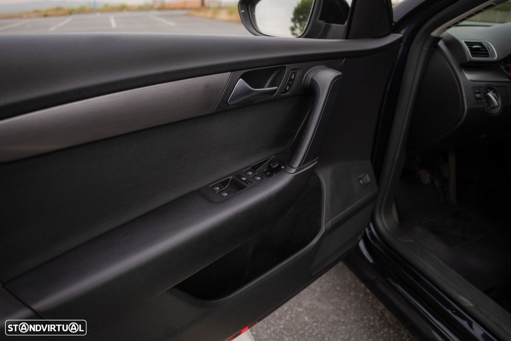 VW Passat 1.6 TDI Confortline BM - 22