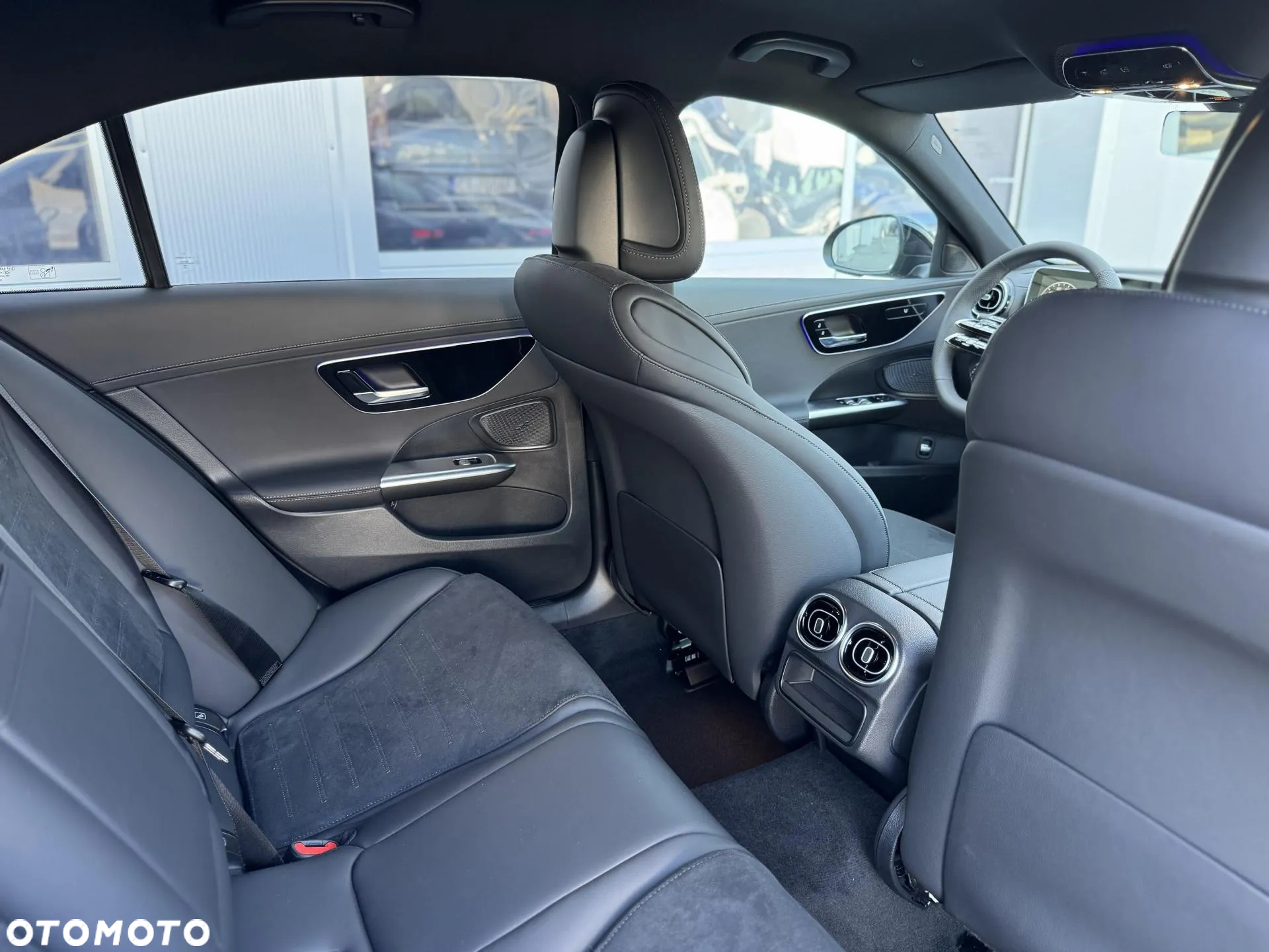 Mercedes-Benz Klasa C 180 9G-TRONIC AMG Line Advanced - 18