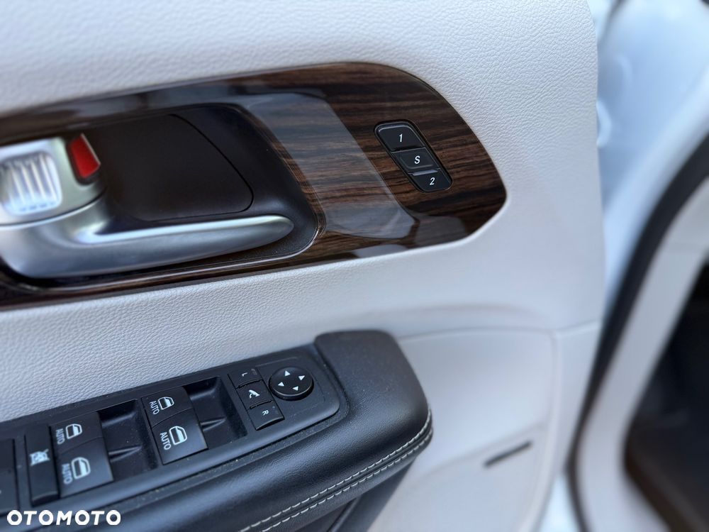 Chrysler Pacifica - 23