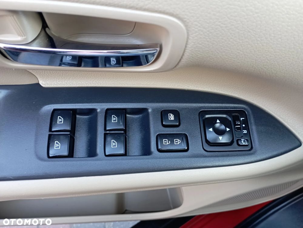 Mitsubishi Outlander 2.0 Intense + Navi 4WD CVT - 28