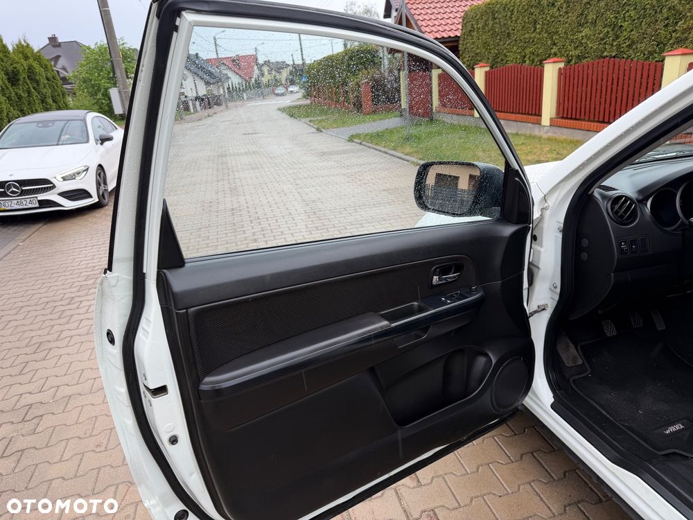 Suzuki Grand Vitara 1.6 Black&White - 24