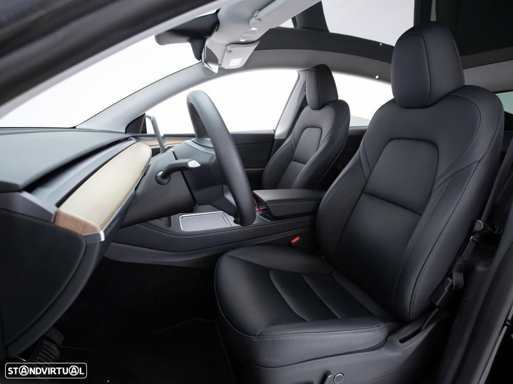Tesla Model Y Long Range Dual Motor AWD — fotografia 9