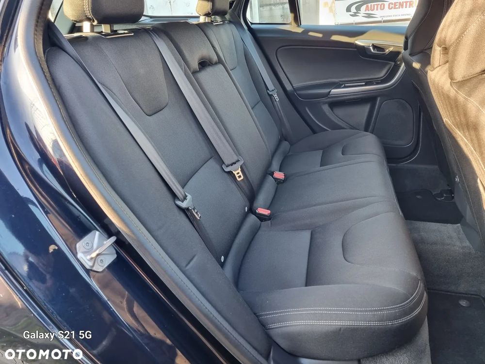 Volvo V60 D2 Momentum - 14