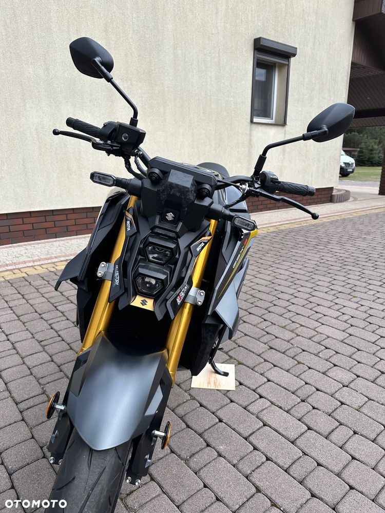 Suzuki GSX - 8