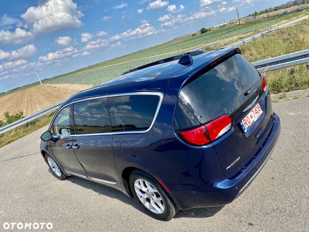 Chrysler Pacifica - 7