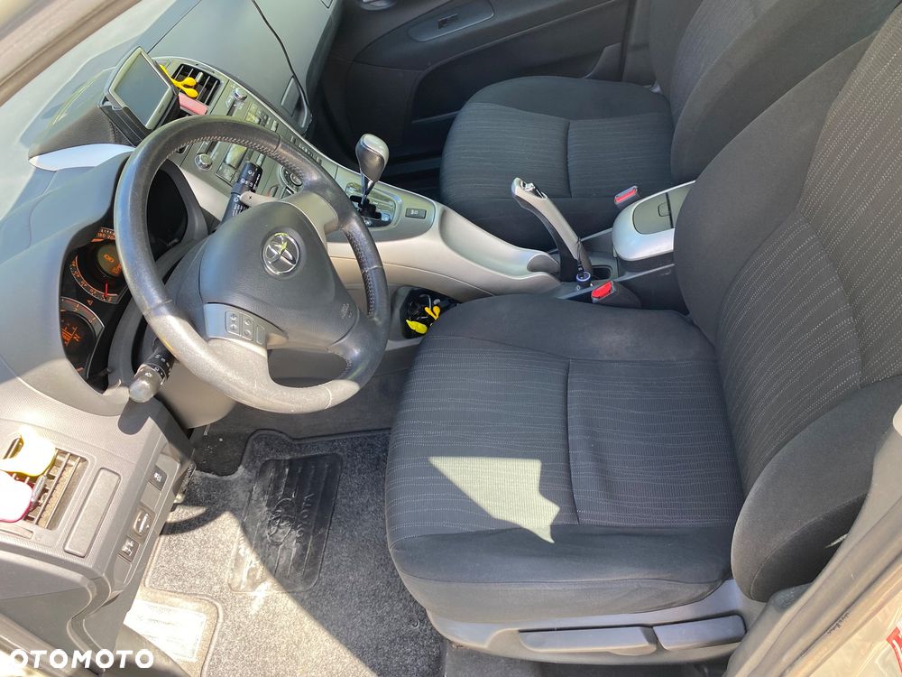 Toyota Auris 1.6 VVT-i Luna MM - 10